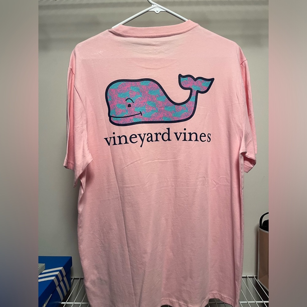Vineyard Vines men’s tshirt Medium